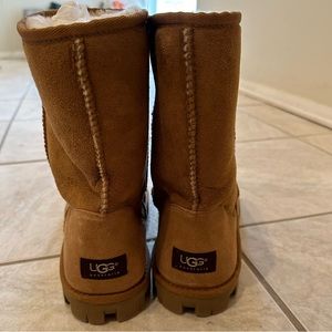 Medium height Uggs